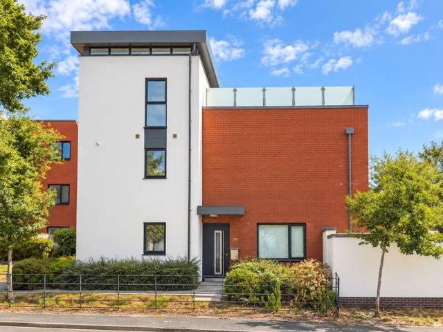 Flat for sale in Topsham, Exeter