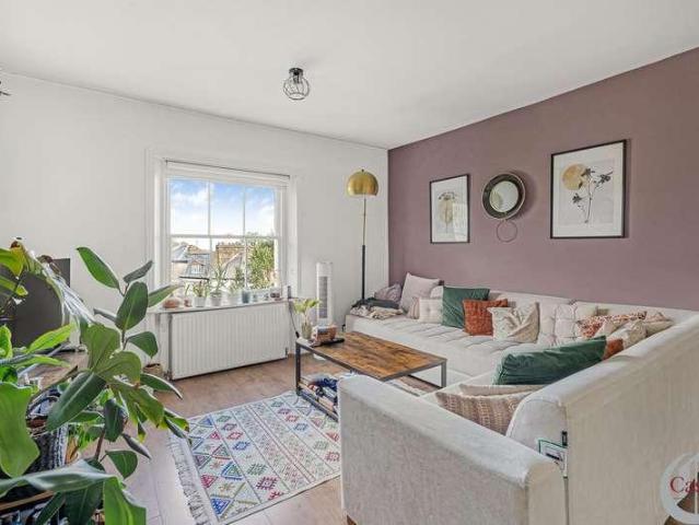 Flat for sale in London Borough of Islington, Greater London