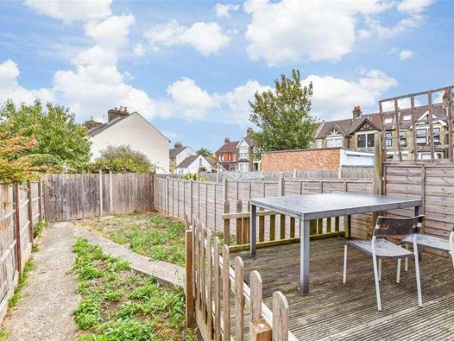Flat for sale in Brompton, Gillingham