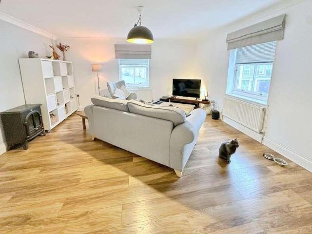 Flat for sale in Brightlingsea, Dale Hill
