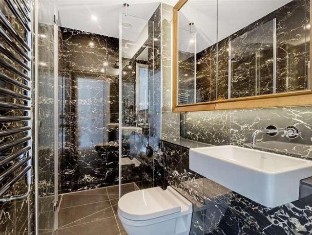 Flat for sale in Vauxhall, Greater London