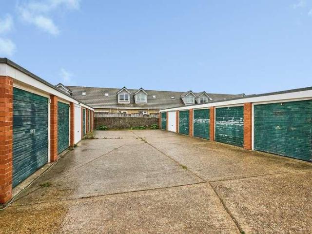 Flat for sale in Yaverland, Sandown