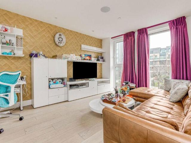 Flat for sale in Fulham, Greater London