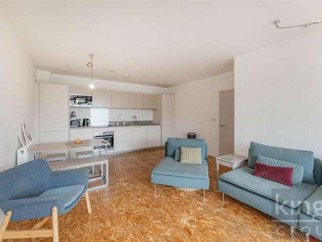 Flat for sale in Upper Edmonton, Greater London