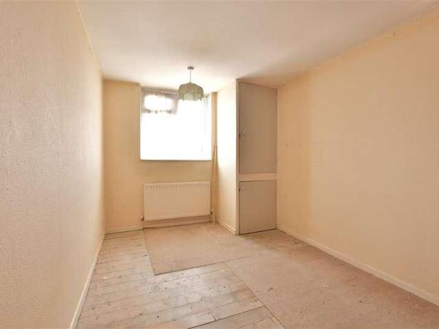 Flat for sale in Hornchurch, Greater London