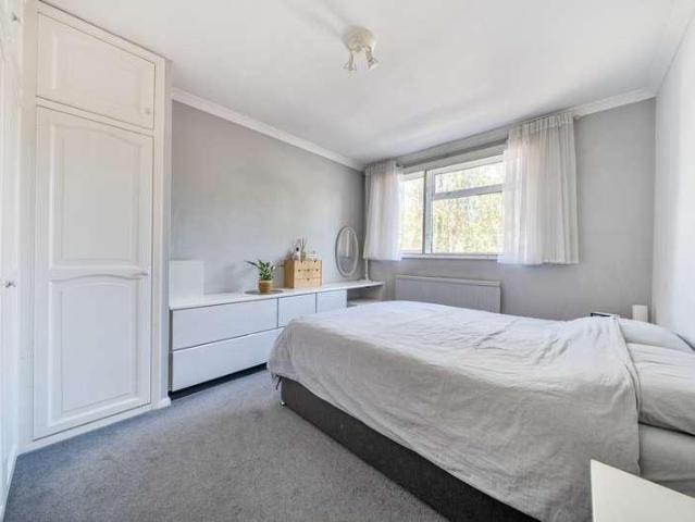 Flat for sale in London Borough of Ealing, Greater London