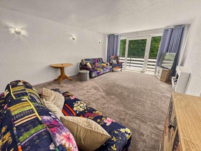 Flat for sale in Heaton Park, Bury