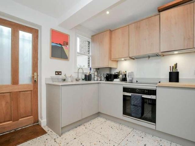Flat for sale in Highbury, Greater London