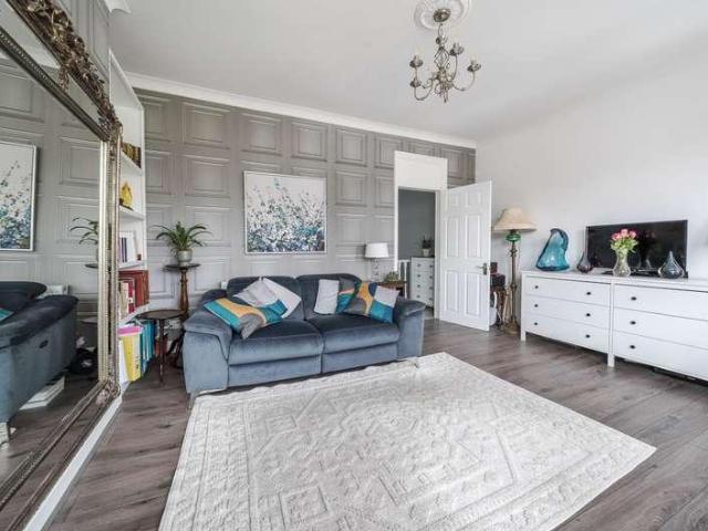 Flat for sale in Alton Barnes, Essex