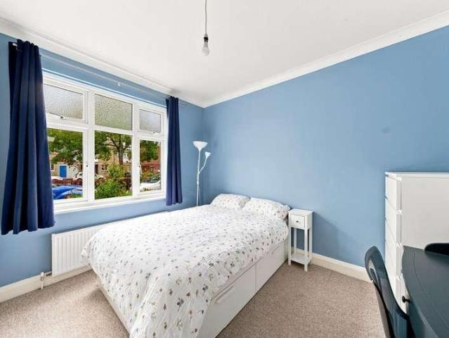 Flat for sale in Finchley, Greater London