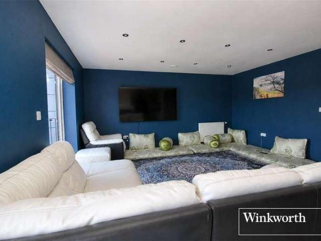 Flat for sale in Borehamwood, Hertsmere
