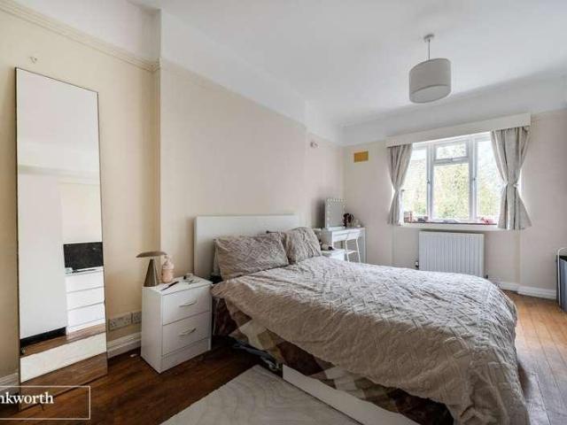 Flat for sale in South View, Basingstoke and Deane