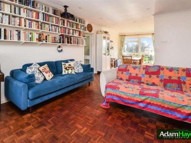 Flat for sale in Finchley, Isle Of Man