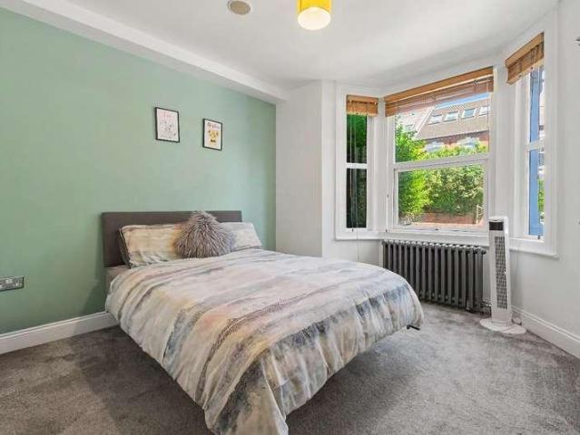 Flat for sale in West Hampstead, Greater London