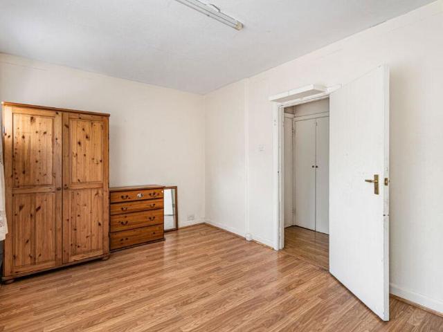 Flat for sale in Dollis Hill, Greater London
