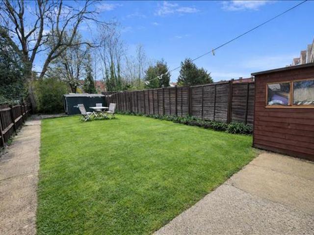 Flat for sale in Wealdstone, Greater London