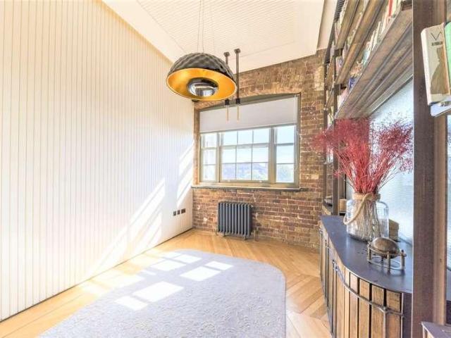 Flat for sale in Chalk Farm, Greater London
