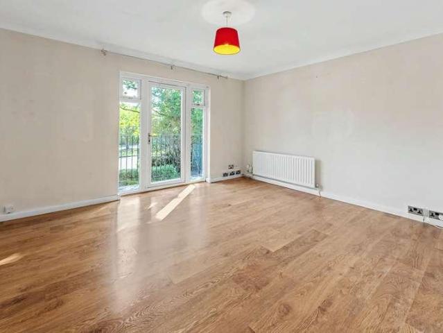 Flat for sale in Totland, Rushmoor
