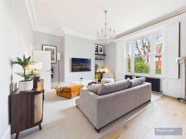 Flat for sale in Surbiton, Greater London