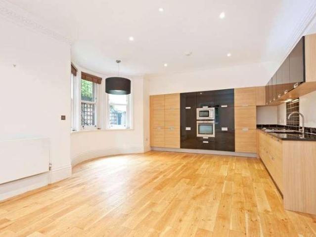 Flat for sale in Chelsea, Greater London