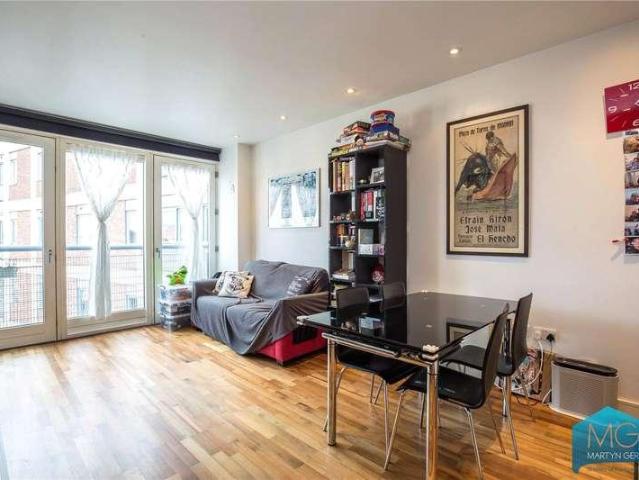 Flat for sale in Crouch End, Greater London