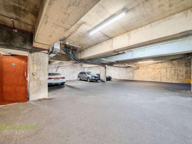 Flat for sale in London Borough of Croydon, Purley