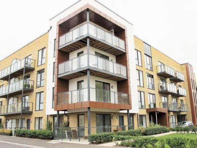 Flat for sale in Harold Wood, Greater London