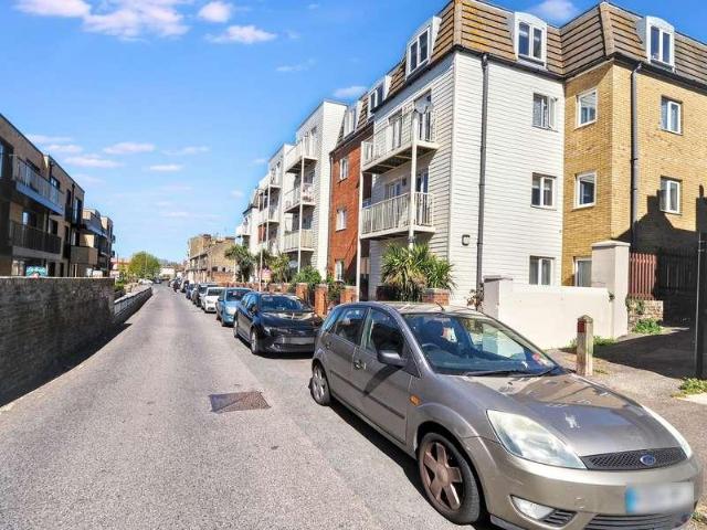 Flat for sale in Cliftonville West, Acol