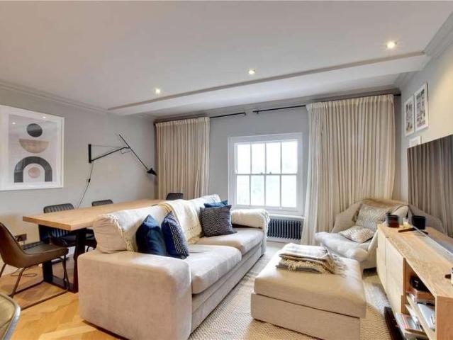Flat for sale in East Greenwich, Greater London