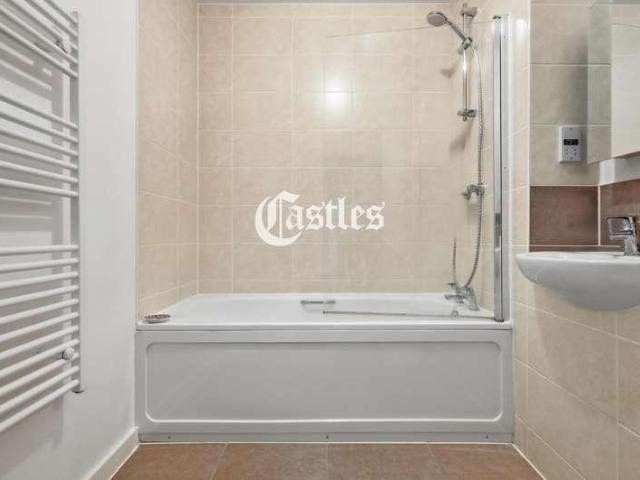 Flat for sale in London Borough of Haringey, Greater London