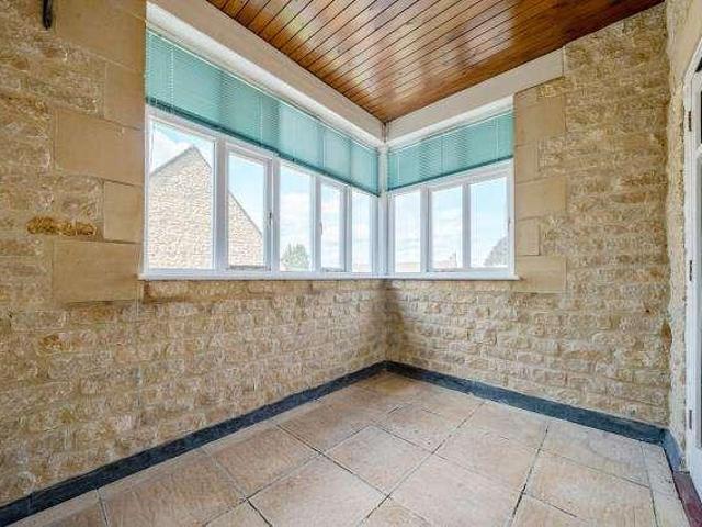 Flat for sale in Charlbury, Black Bourton