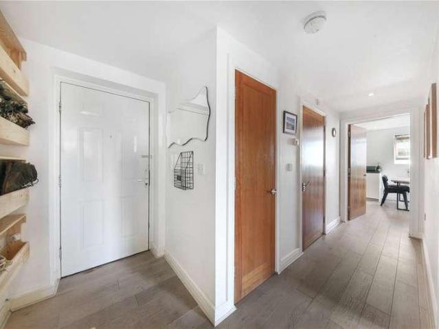Flat for sale in London Borough of Lewisham, Forest Hill