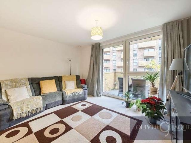 Flat for sale in London Borough of Lewisham, Greater London
