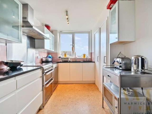 Flat for sale in Fishersgate, West Sussex