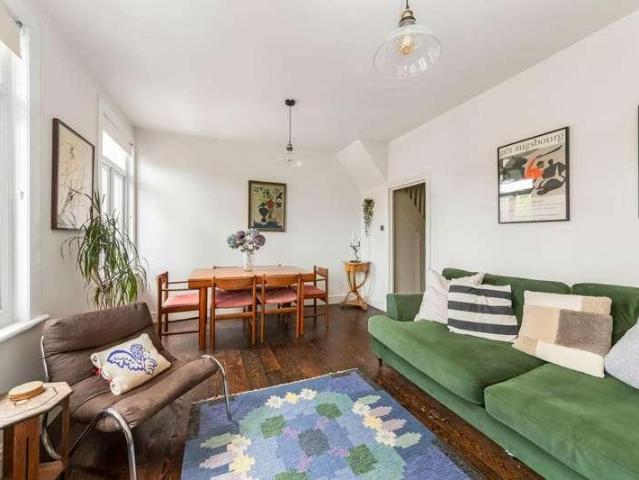 Flat for sale in London Borough of Lewisham, Forest Hill