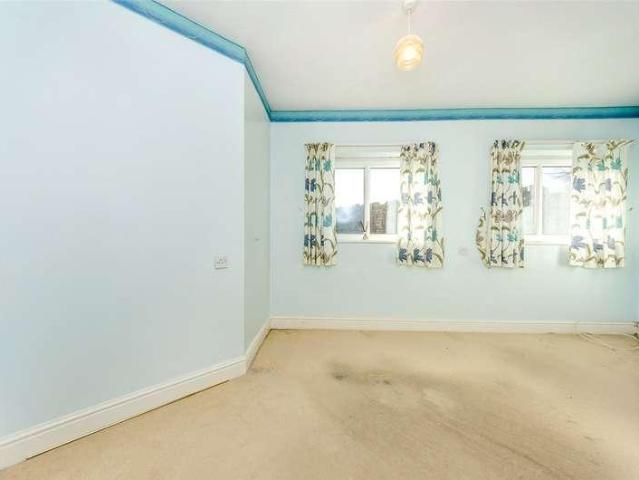 Flat for sale in Caernarfon