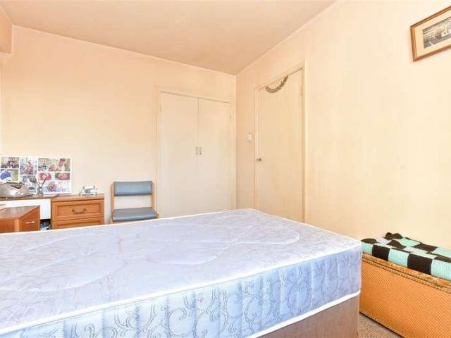 Flat for sale in Clarendon, Ash