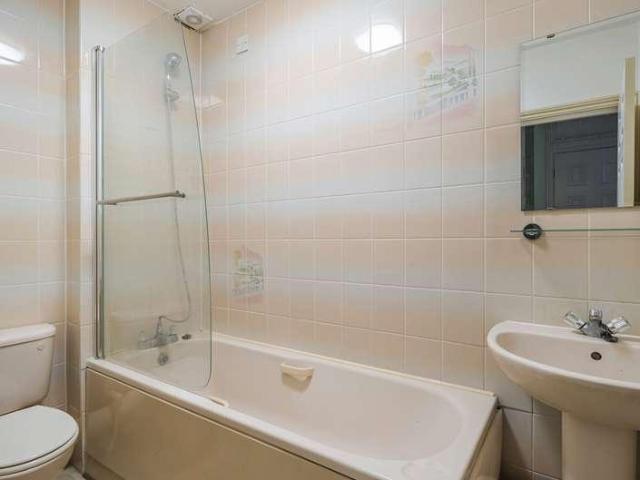 Flat for sale in Wrecclesham, Fole