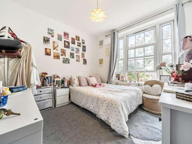 Flat for sale in London Borough of Lewisham, Deptford