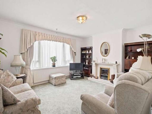 Flat for sale in London Borough of Lewisham, Forest Hill