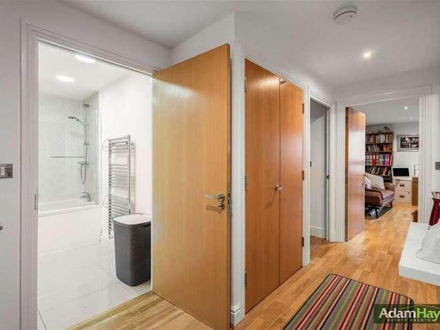 Flat for sale in North Finchley, Greater London