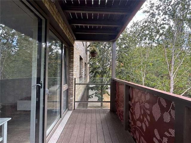 Flat for sale in Rotherhithe, Greater London