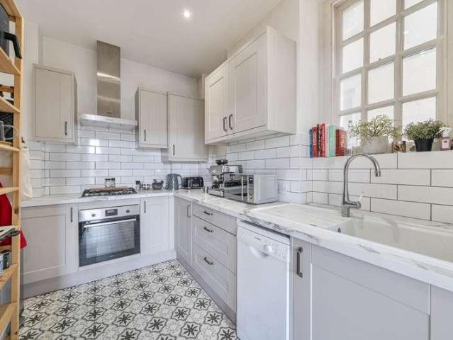 Flat for sale in Newtown, Reading
