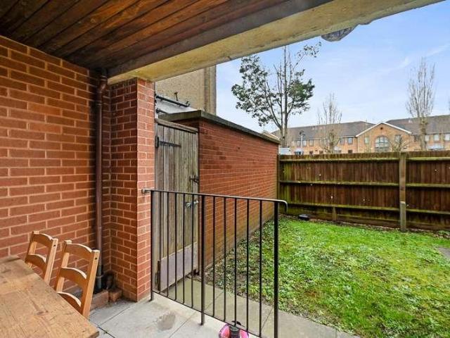 Flat for sale in Lane, Greater London
