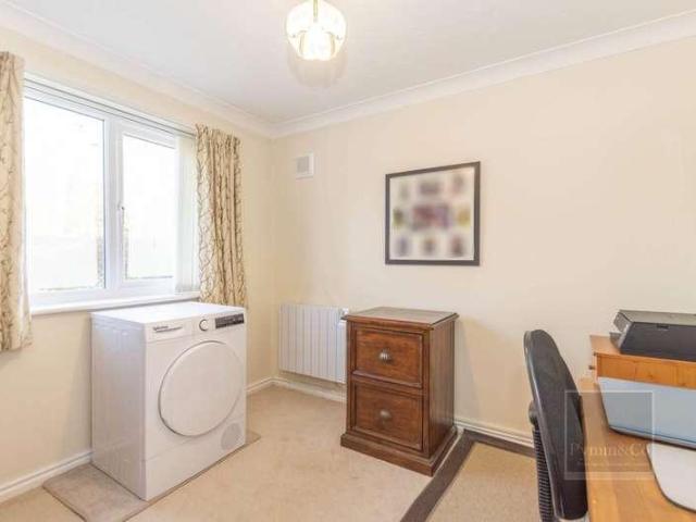 Flat for sale in Eastbridge, Suffolk