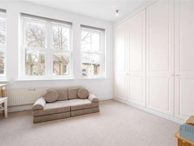 Flat for sale in East Dulwich, Greater London