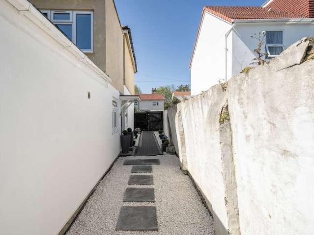 Flat for sale in Greater London