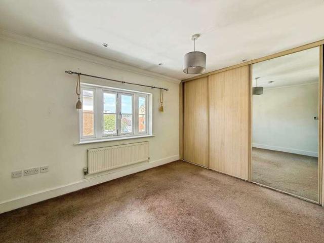 Flat for sale in Buckler's Park, Crowthorne