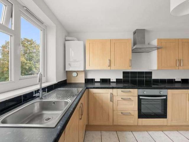 Flat for sale in London Borough of Ealing, Greater London