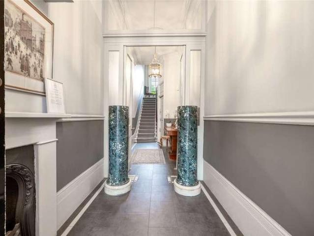 Flat for sale in Maida Vale, Greater London